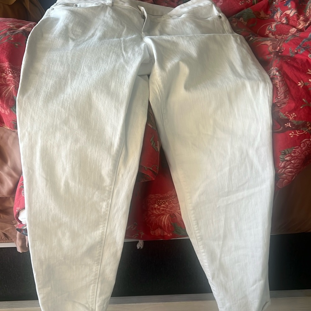 Size 32/14 Vince Camuto white jeans